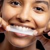 Frau mit PAP+ Zahnbleaching Streifen von Diamond Smile