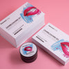 Ein Diamond Smile Zahnbleaching Set, Bleaching Gel und Bleaching Aktivkohle mit pinken Hintergrund