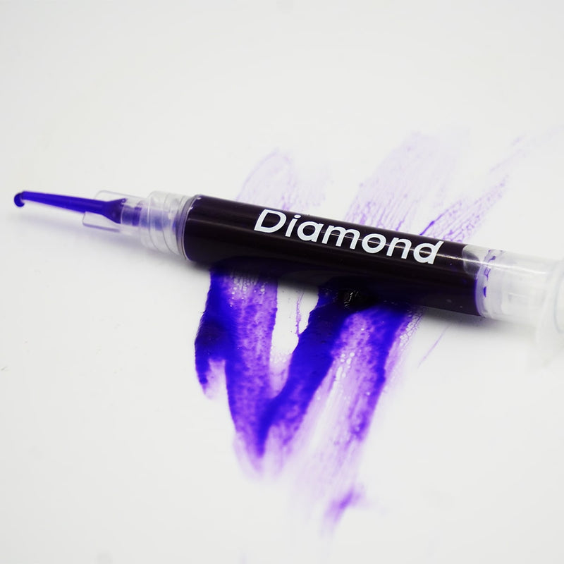 Zdjęcie przed i po wybielaniu górnych zębów żelem Diamond Smile.